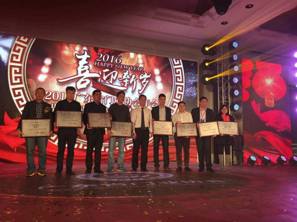 伊盾门窗荣获“广东铝门十大荣誉品牌”